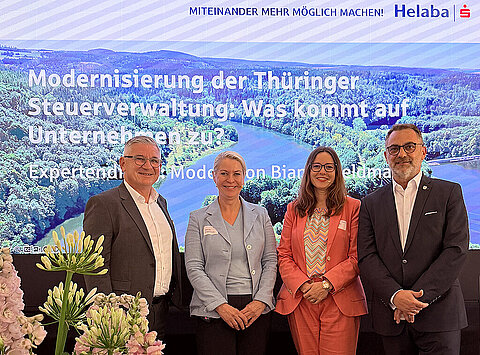 Frank Dehnke (Helaba), Landespräsidentin der Wirtschaftsprüferkammer Annett Linke, Expertendialog - Moderation Bianca Heldmann, Finanzstaatssekretär Julian Vonarb