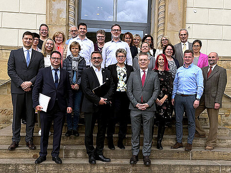 Gruppenfoto beim Besuch des Staatssekretärs Julian Vonarb im Bildungszentrum Gotha