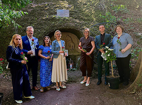 Gruppenfoto: V.l.n.r. Sabine-Maria Kuchta (Ehrenamt - Gemeindecaritas), Gundekar Fürsich (Vorstand des Caritasverbandes für das Bistum Erfurt e.V), Alice Dittrich (Einrichtungsleitung), Katja Wolf (Finanzministerin), Eva Maria Welskop-Deffaa (Präsidentin des Deutschen Caritasverbandes), Philipp Nitsche (Diözesan-Caritasdirektor) und Dr. Paulina Hauser (Persönliche Referentin der Präsidentin des DCV)