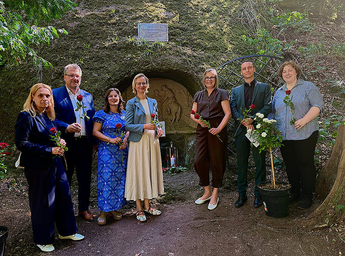 Gruppenfoto: V.l.n.r. Sabine-Maria Kuchta (Ehrenamt - Gemeindecaritas), Gundekar Fürsich (Vorstand des Caritasverbandes für das Bistum Erfurt e.V), Alice Dittrich (Einrichtungsleitung), Katja Wolf  (Finanzministerin), Eva Maria Welskop-Deffaa (Präsidentin des Deutschen Caritasverbandes), Philipp Nitsche (Diözesan-Caritasdirektor) und Dr. Paulina Hauser (Persönliche Referentin der Präsidentin des DCV)