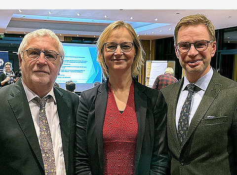 Gruppenfoto mit Dr. Wolfgang Oehring, Katja Wolf und Reiner Holznagel