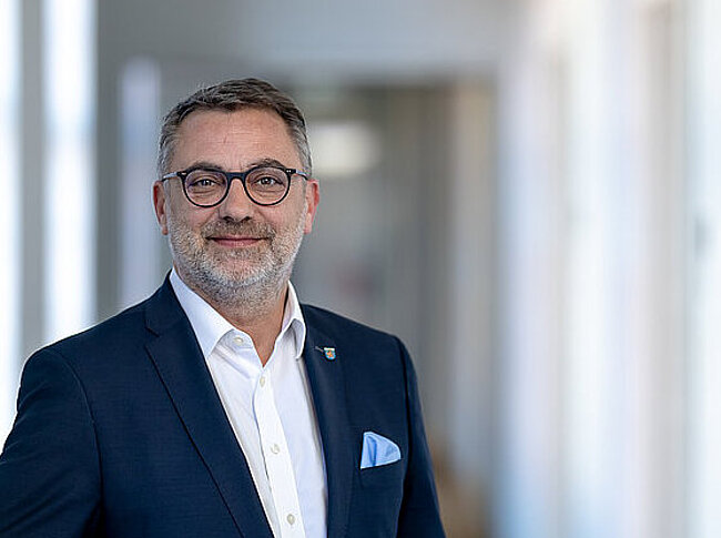 Portrait von Finanzstaatssekretär Julian Vonarb