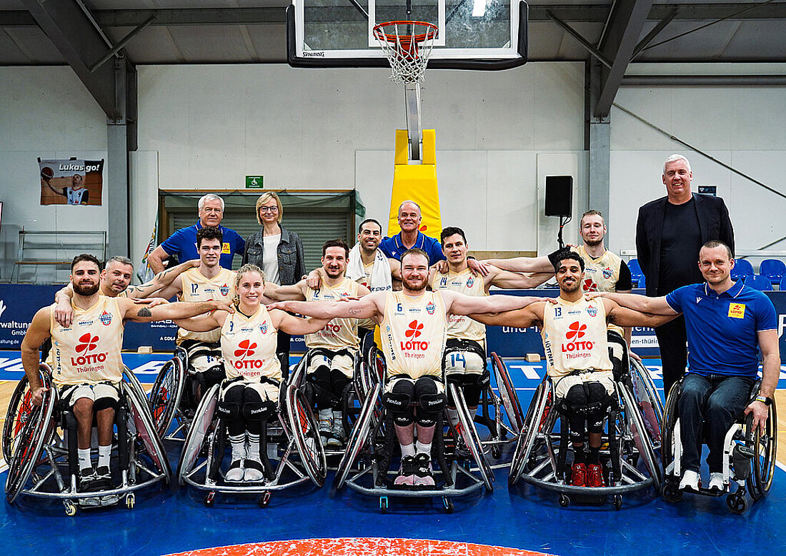 Mannschaft der Thuringia Bulls und Katja Wolf