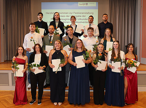 Gruppenfoto der Absolventinnen und Absolventen der Thüringer Steuerverwaltung
