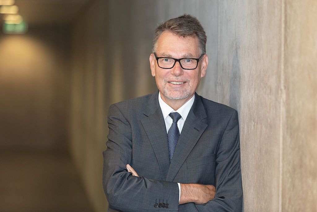 Portrait Dr. Hartmut Schubert